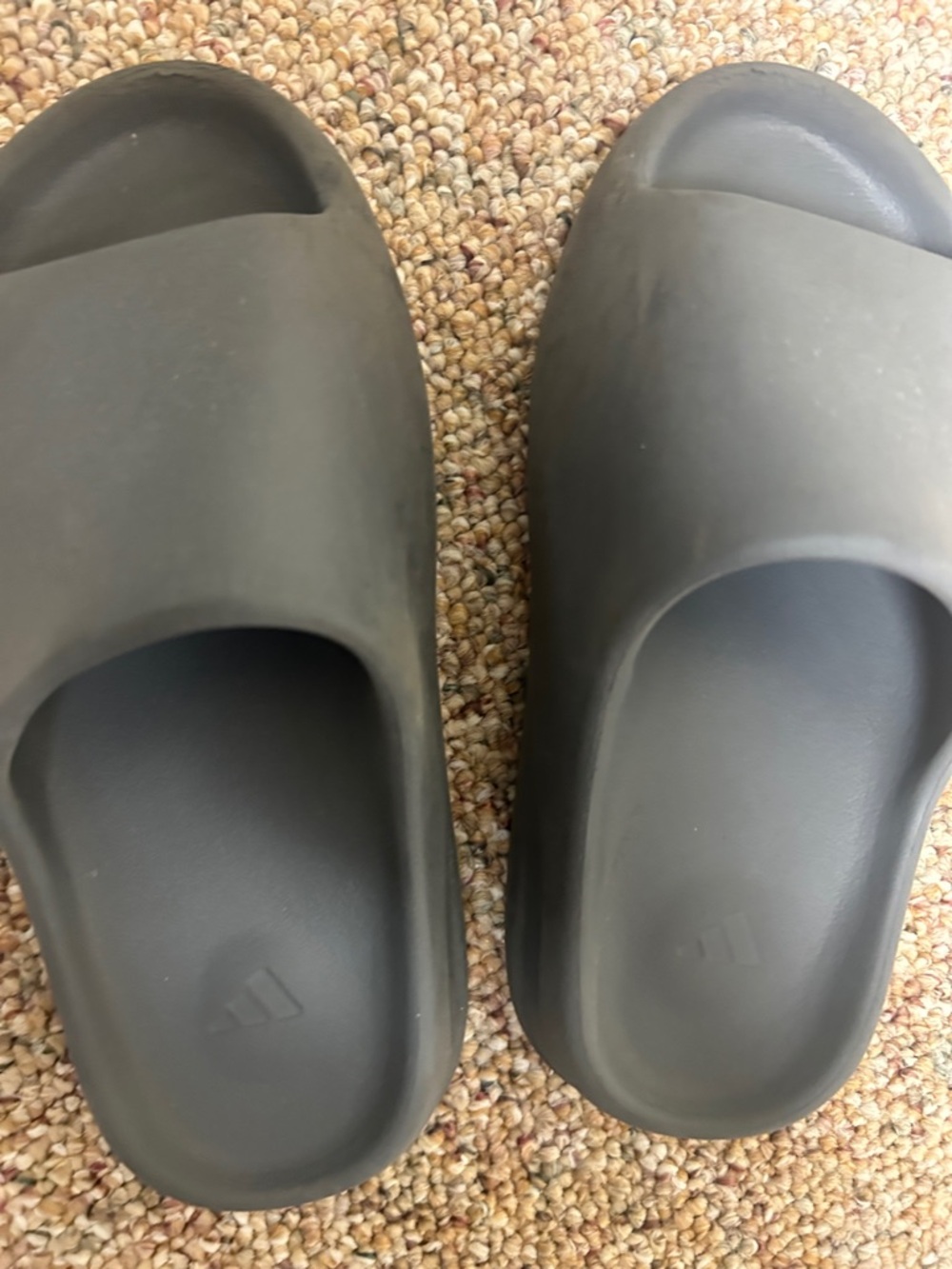 Yeezy Kids Slide Sandals in Dark Gray